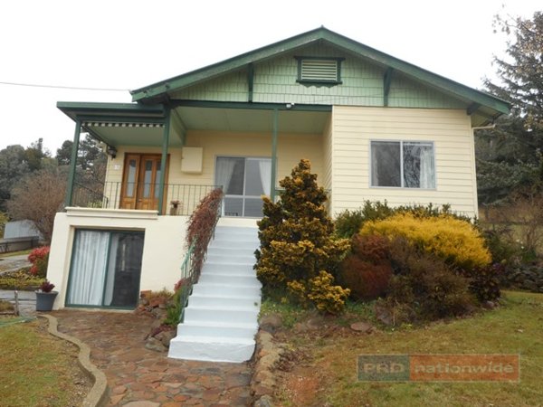 32 Bartlett Street BATLOW 2