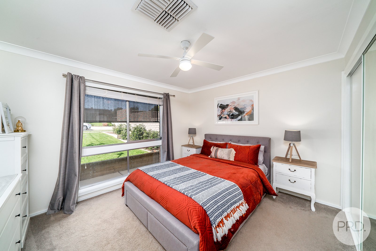 32 Bavaria Street TOLLAND 2