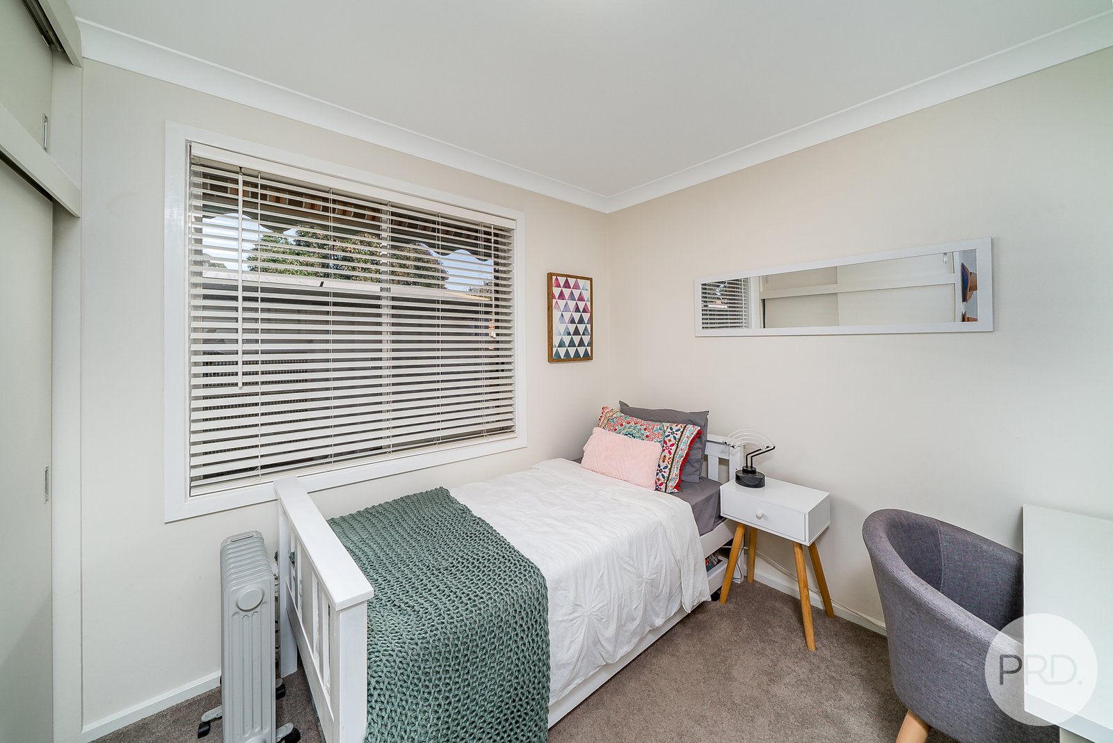 32 Bavaria Street TOLLAND 9