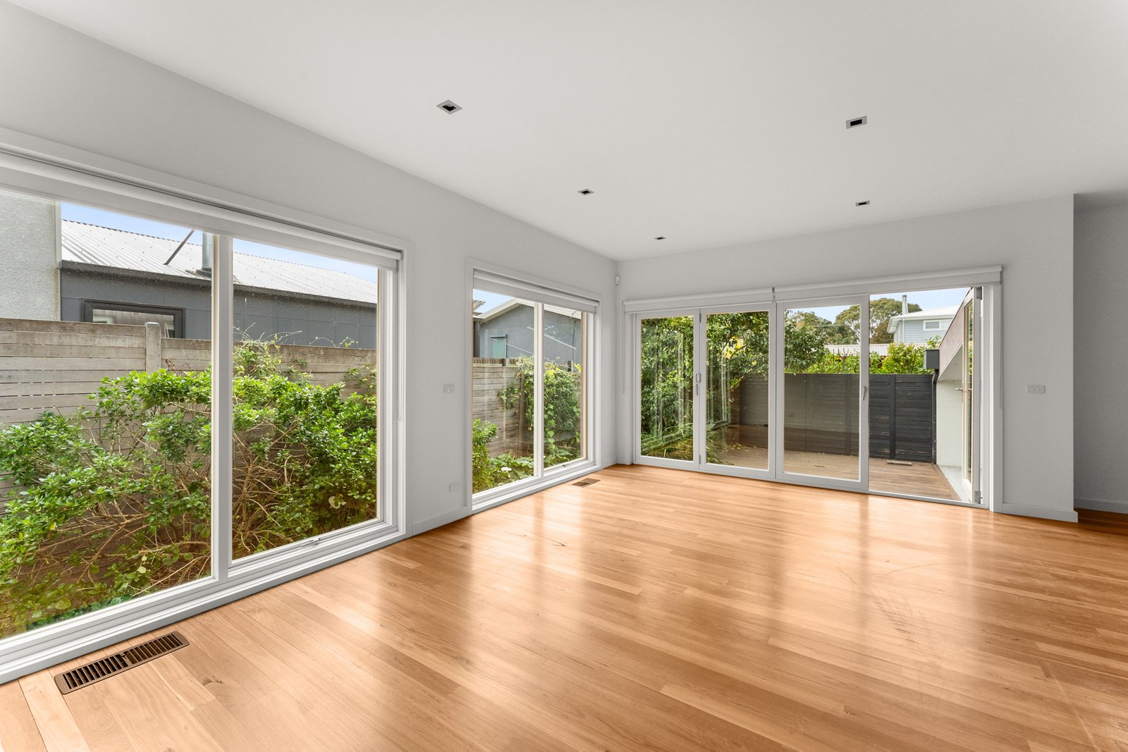 Gallery: 3/2 Bayview Road