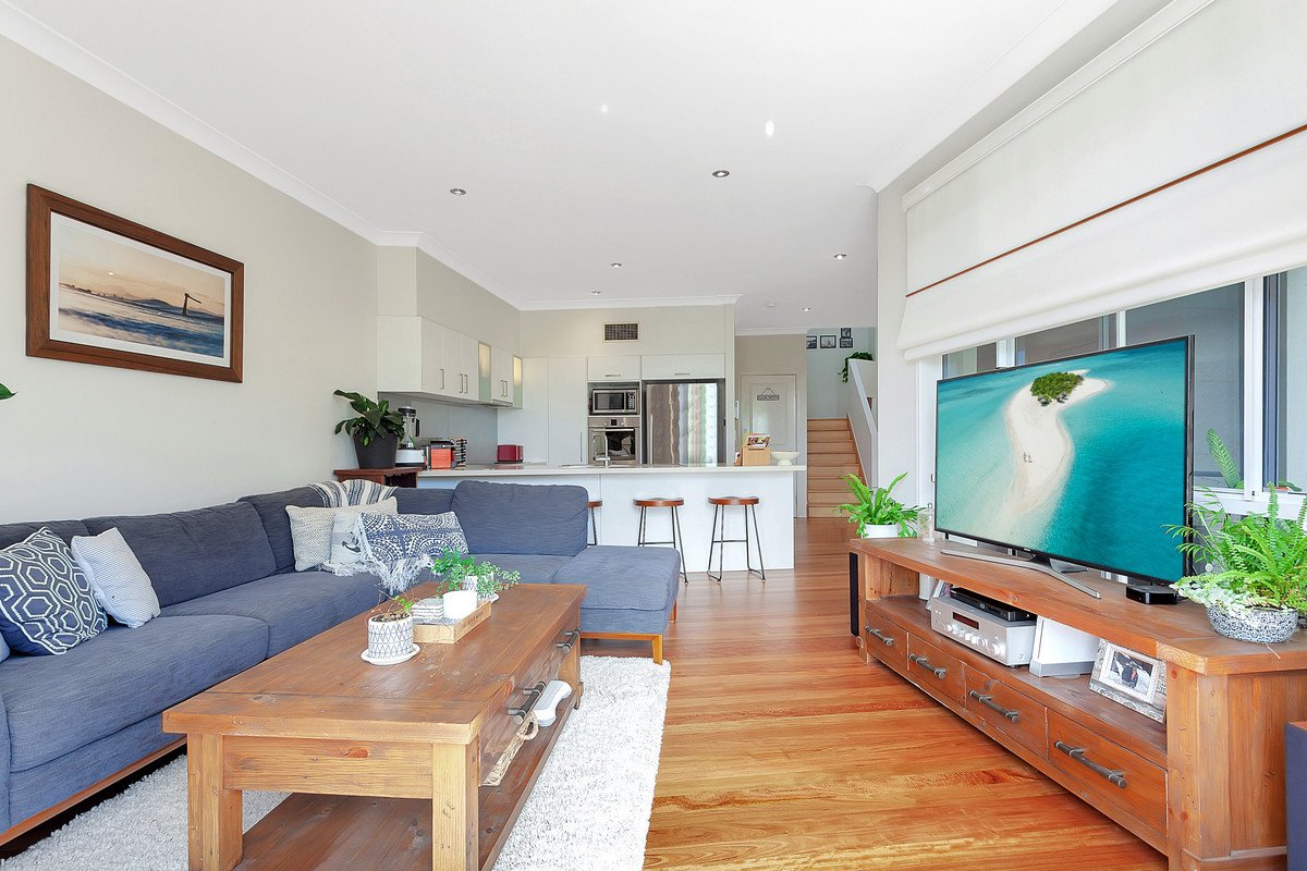 3/2 Blue Ridge Crescent VARSITY LAKES 6