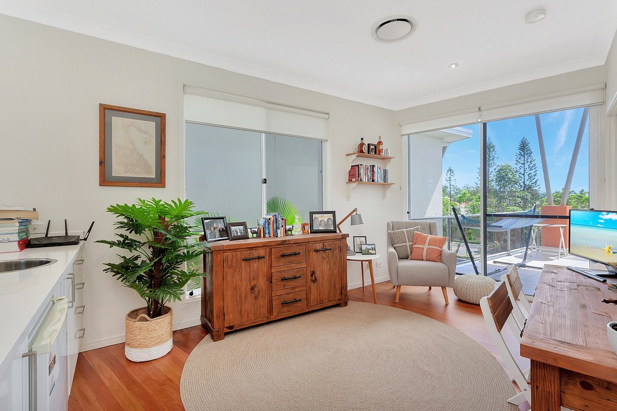 3/2 Blue Ridge Crescent VARSITY LAKES 8