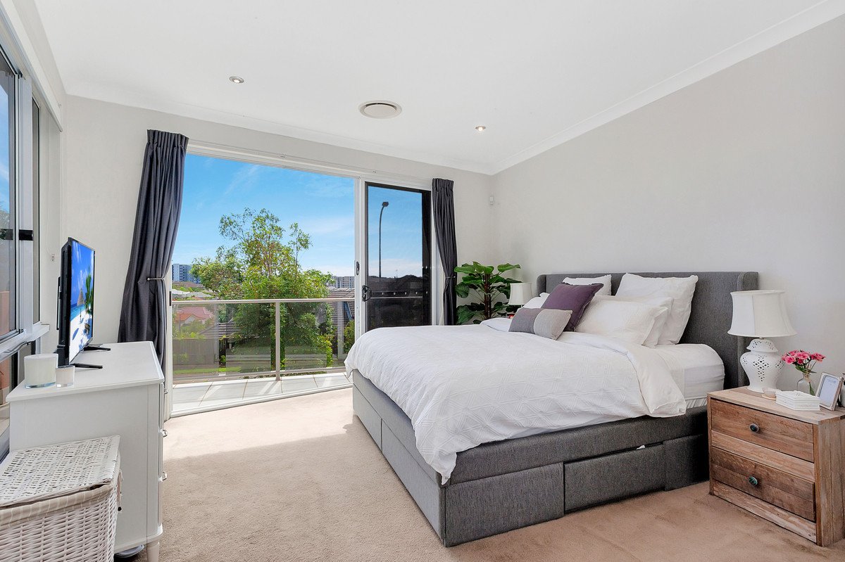 3/2 Blue Ridge Crescent VARSITY LAKES 9