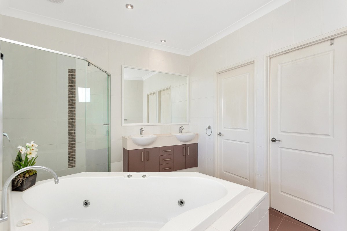 3/2 Blue Ridge Crescent VARSITY LAKES 10