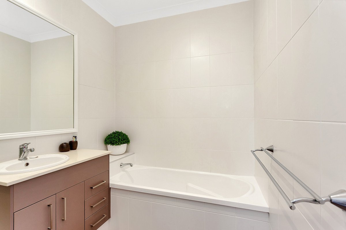 3/2 Blue Ridge Crescent VARSITY LAKES 12