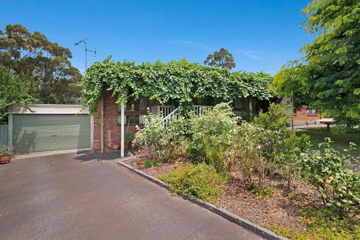32 Bolton Drive KENNINGTON 2