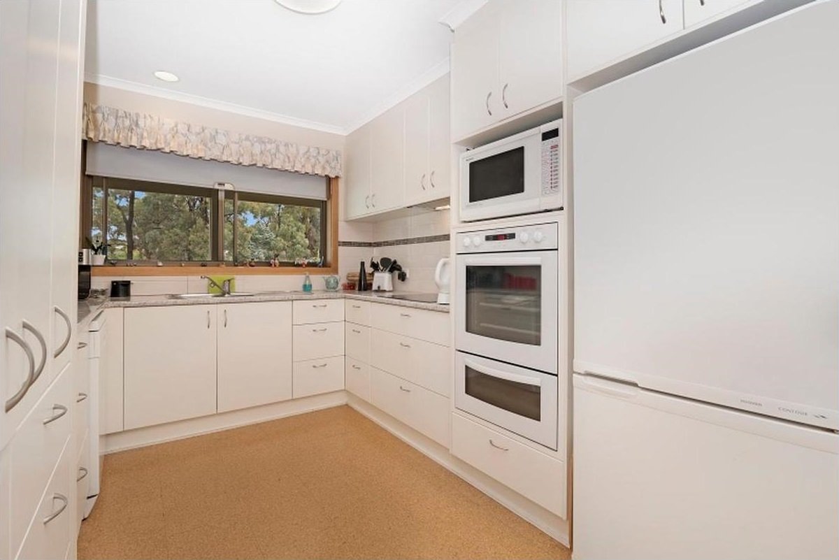 32 Bolton Drive KENNINGTON 3