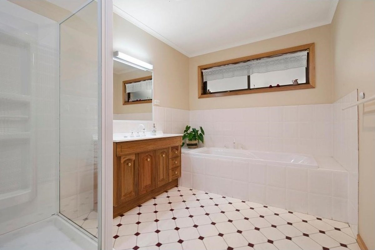 32 Bolton Drive KENNINGTON 6