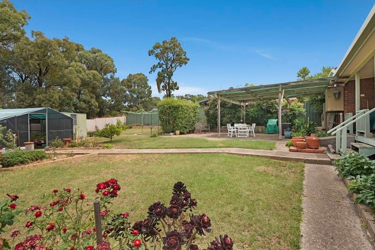 32 Bolton Drive KENNINGTON 9