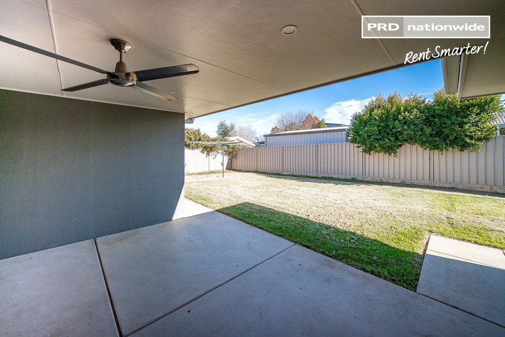 32 Bradman Drive BOOROOMA 9