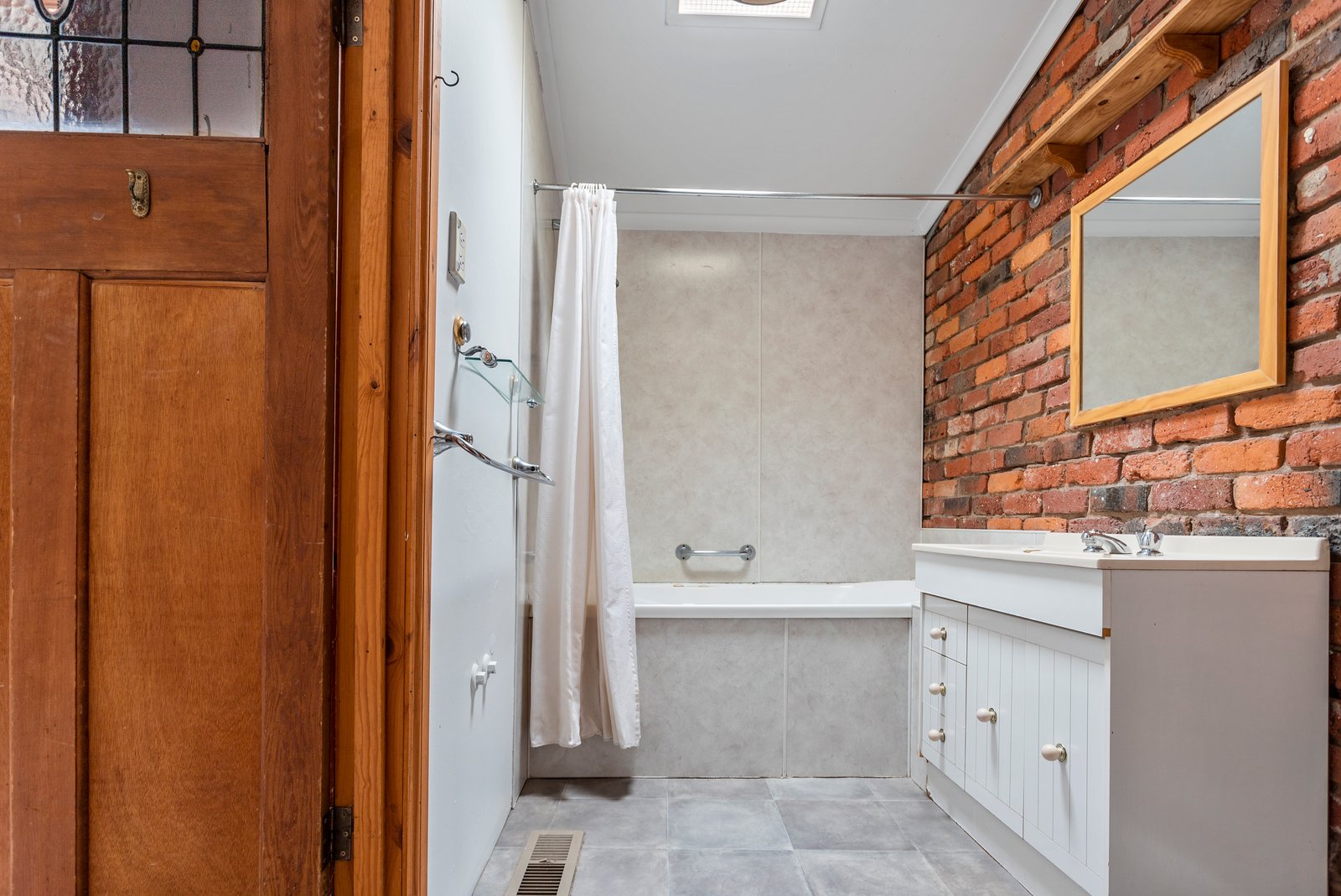 32 Breen Street QUARRY HILL 9