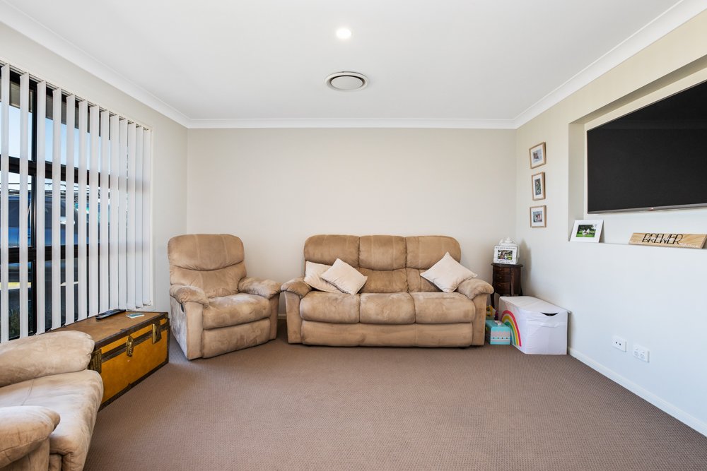 32 Brittany Avenue RUTHERFORD 4
