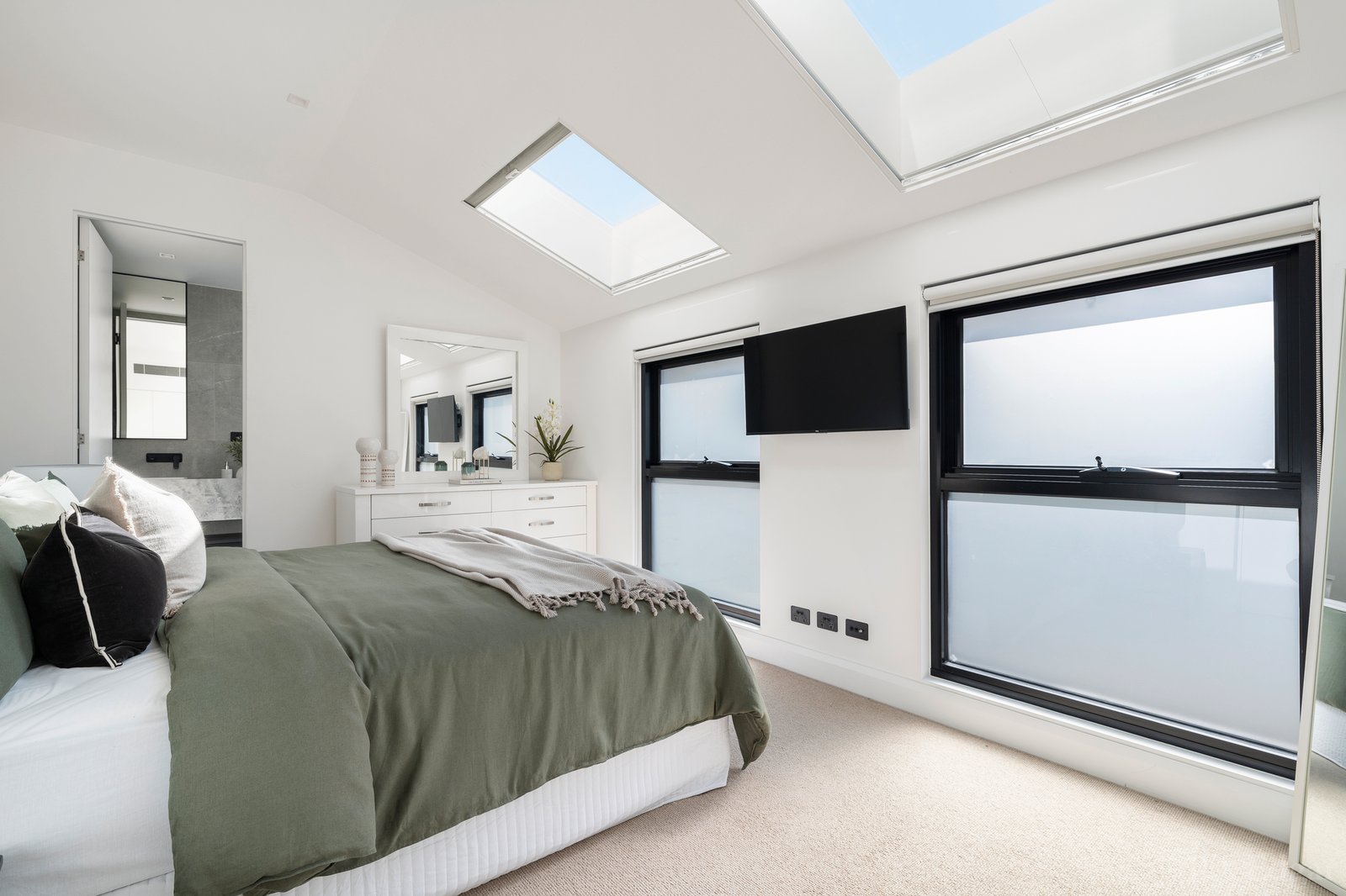 Real Estate and Property in 3/2 Brookville Road, Toorak, VIC