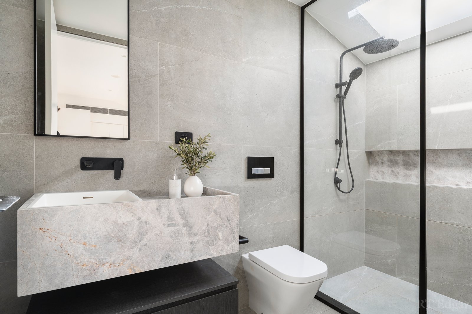 Real Estate and Property in 3/2 Brookville Road, Toorak, VIC