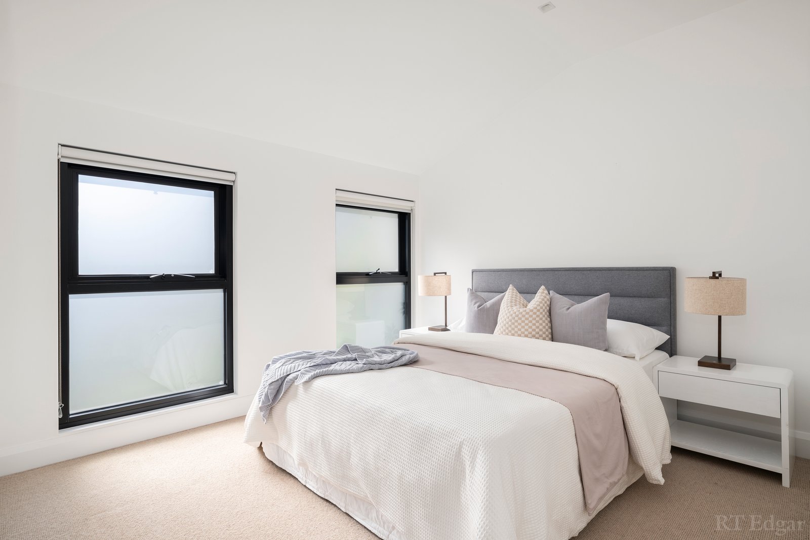 Real Estate and Property in 3/2 Brookville Road, Toorak, VIC