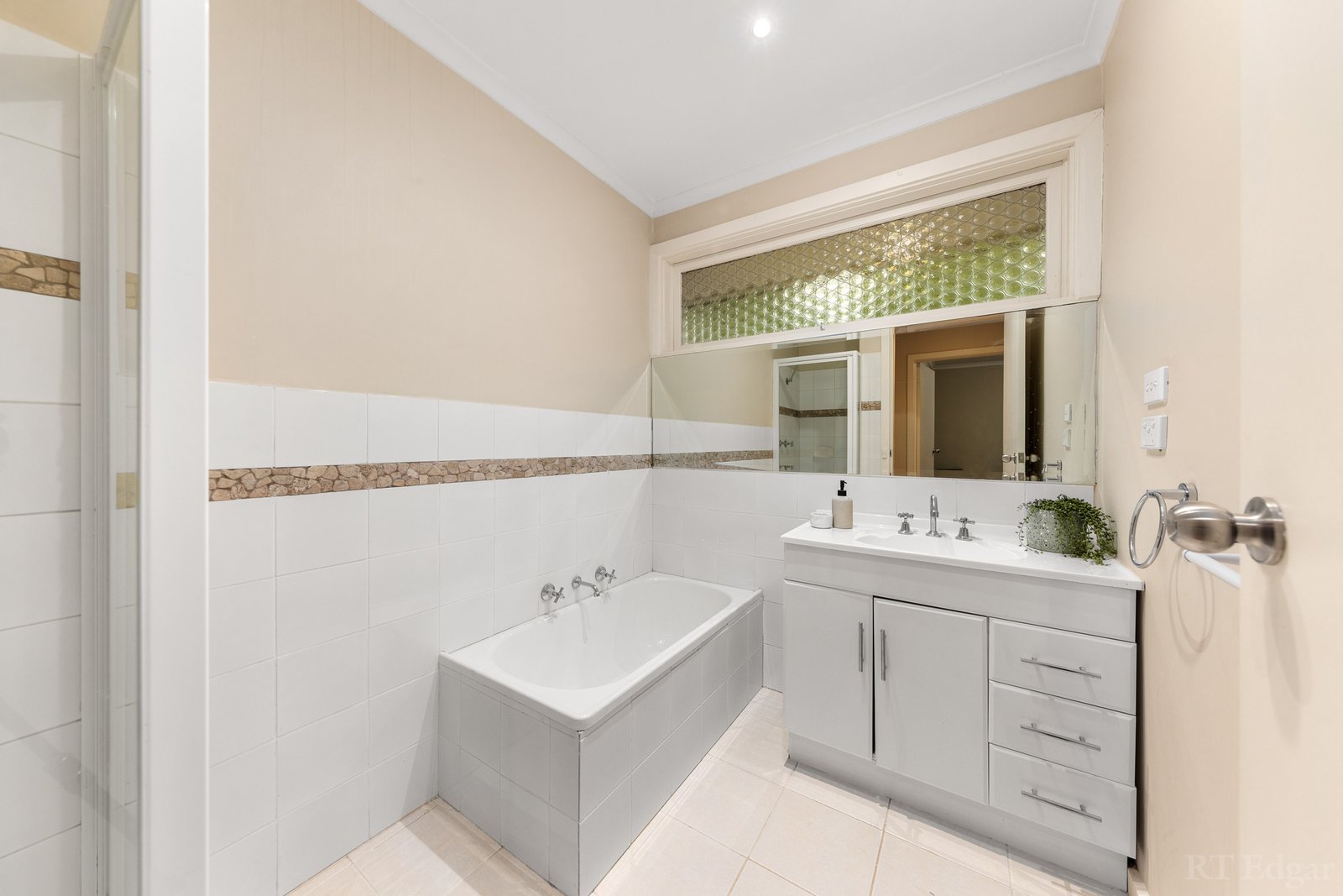 Real Estate and Property in 32 Broughton Avenue, Croydon, VIC