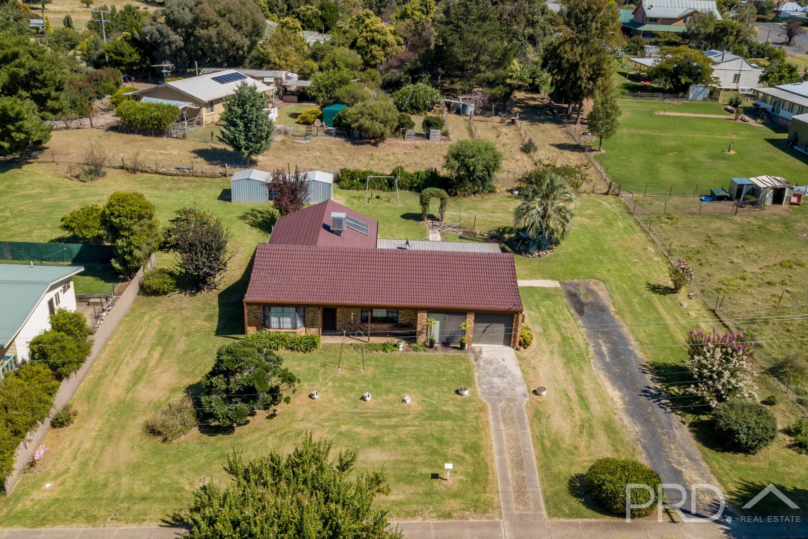32 Campbell Street ADELONG 1
