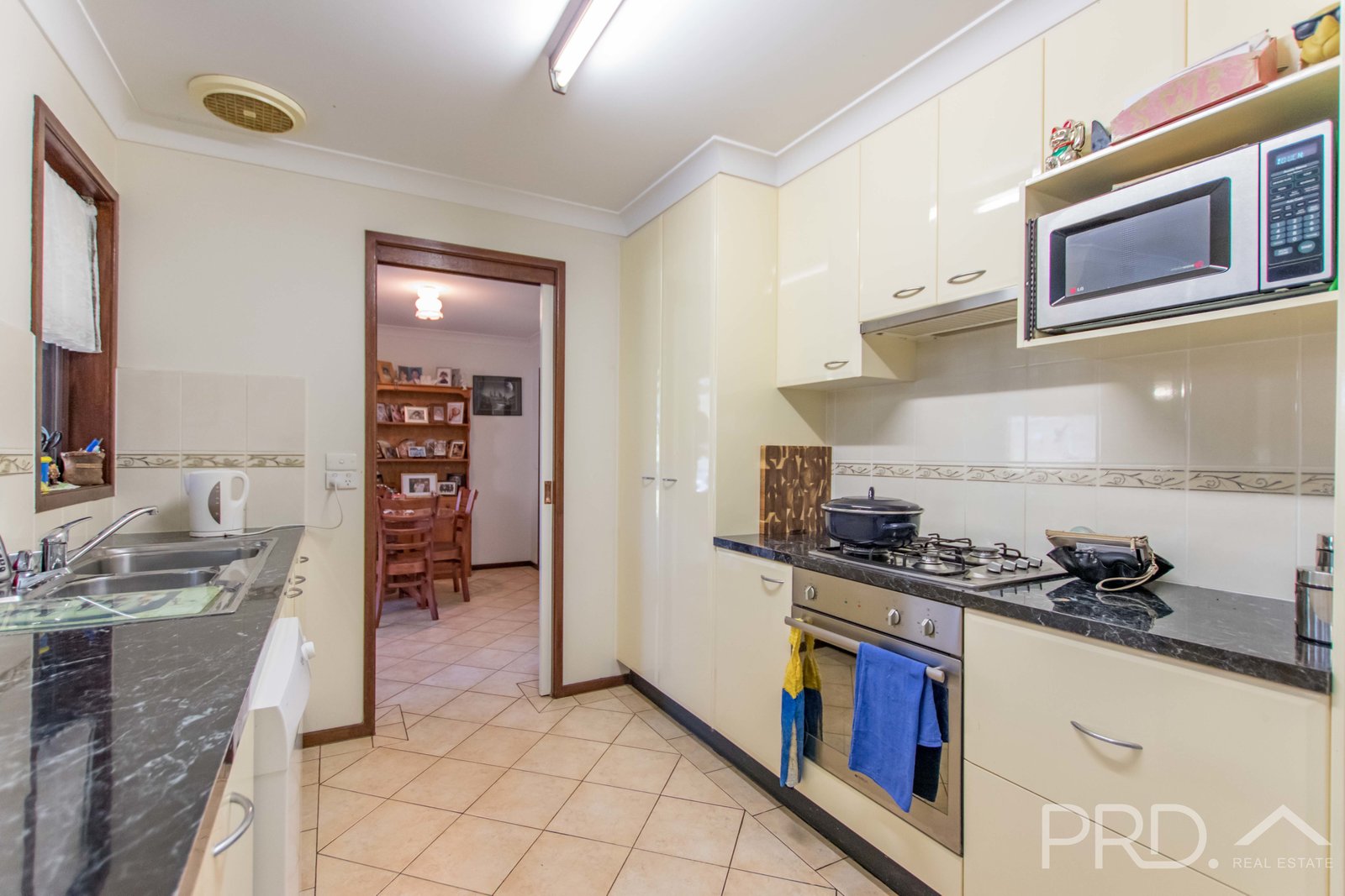 32 Campbell Street ADELONG 2