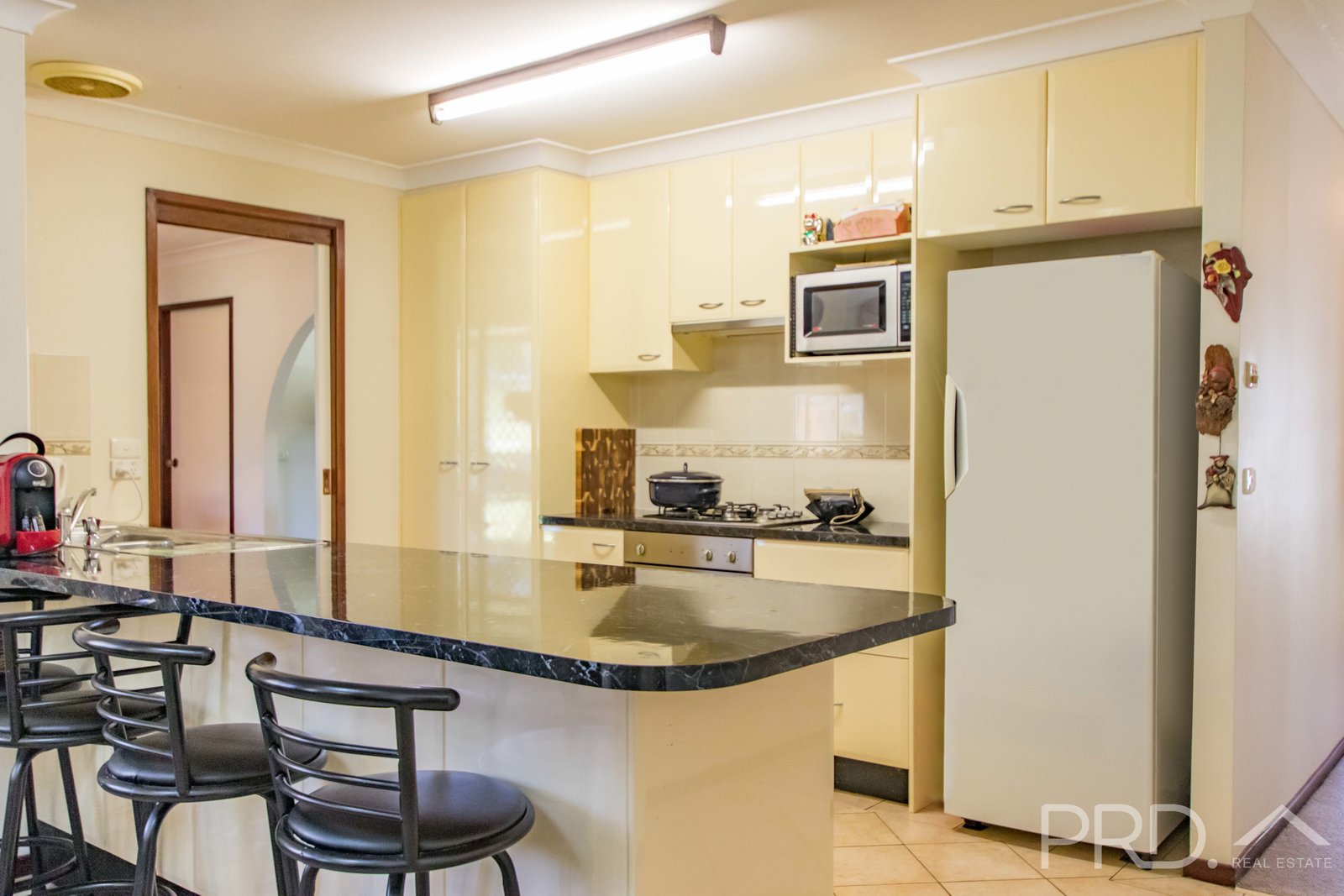 32 Campbell Street ADELONG 3