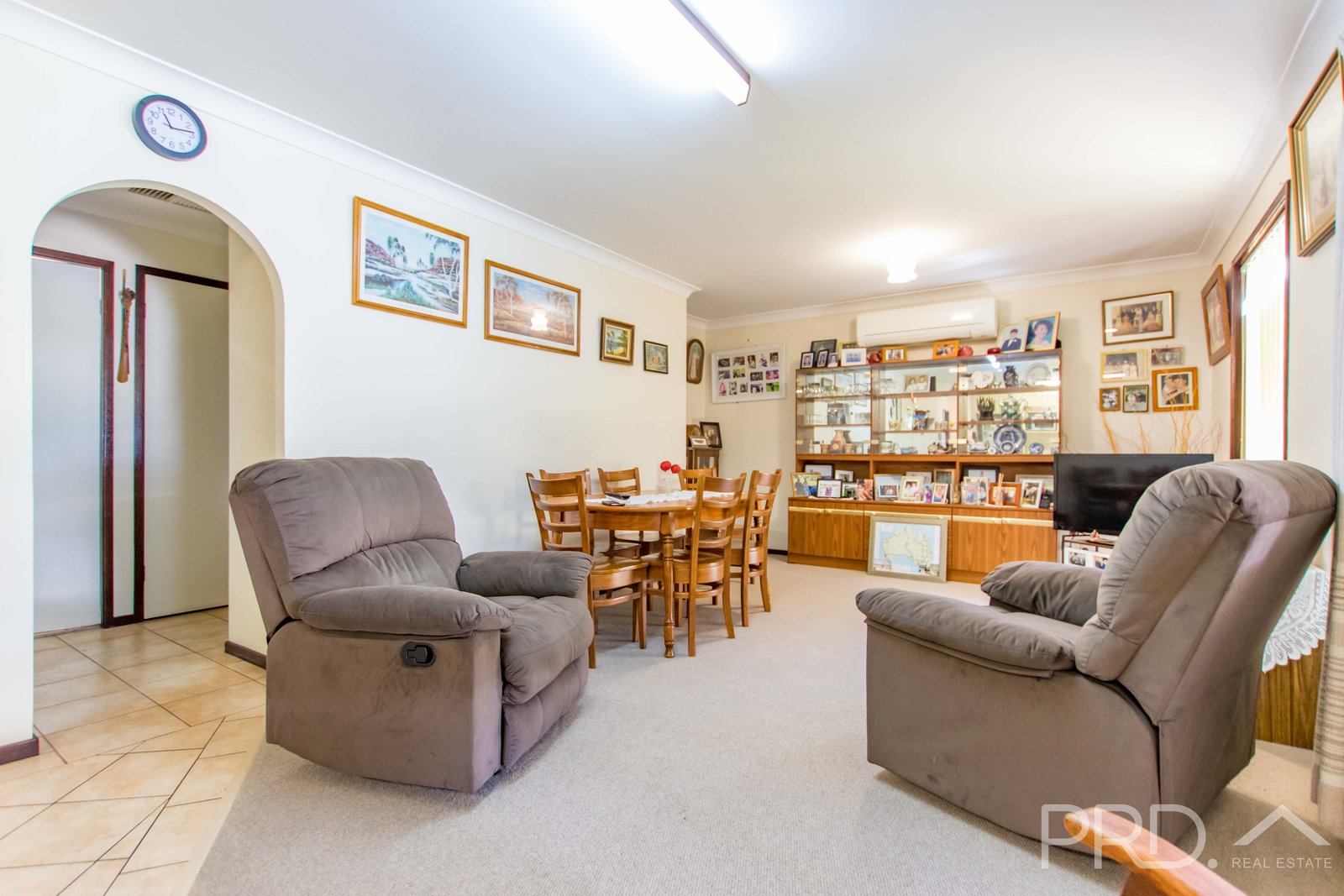 32 Campbell Street ADELONG 8