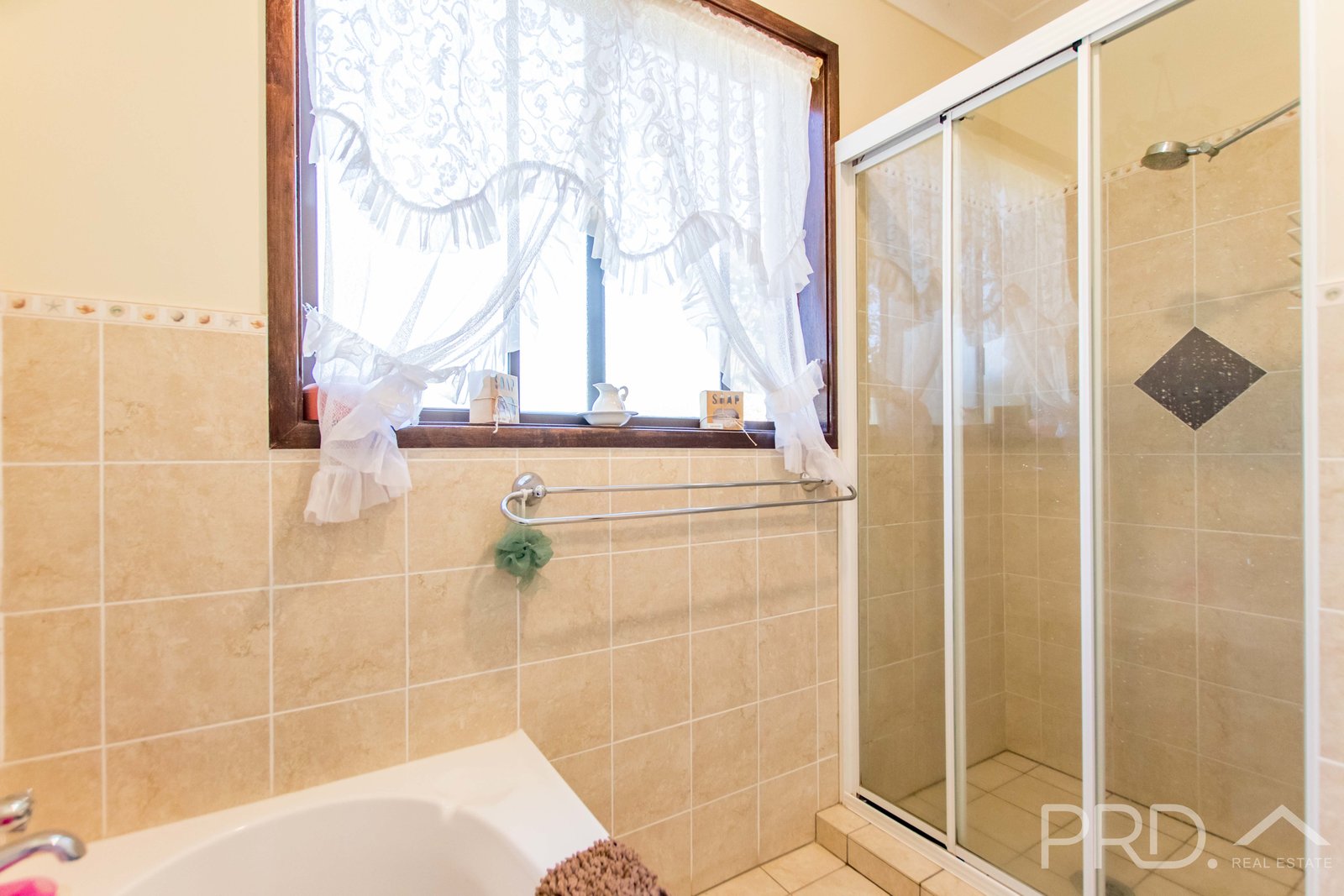 32 Campbell Street ADELONG 12