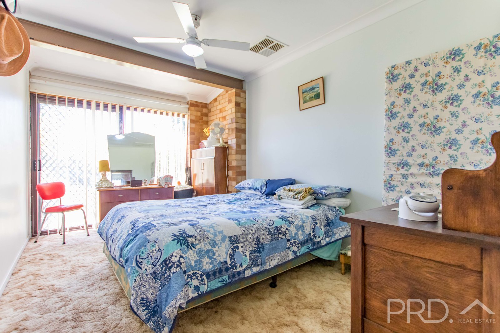 32 Campbell Street ADELONG 13