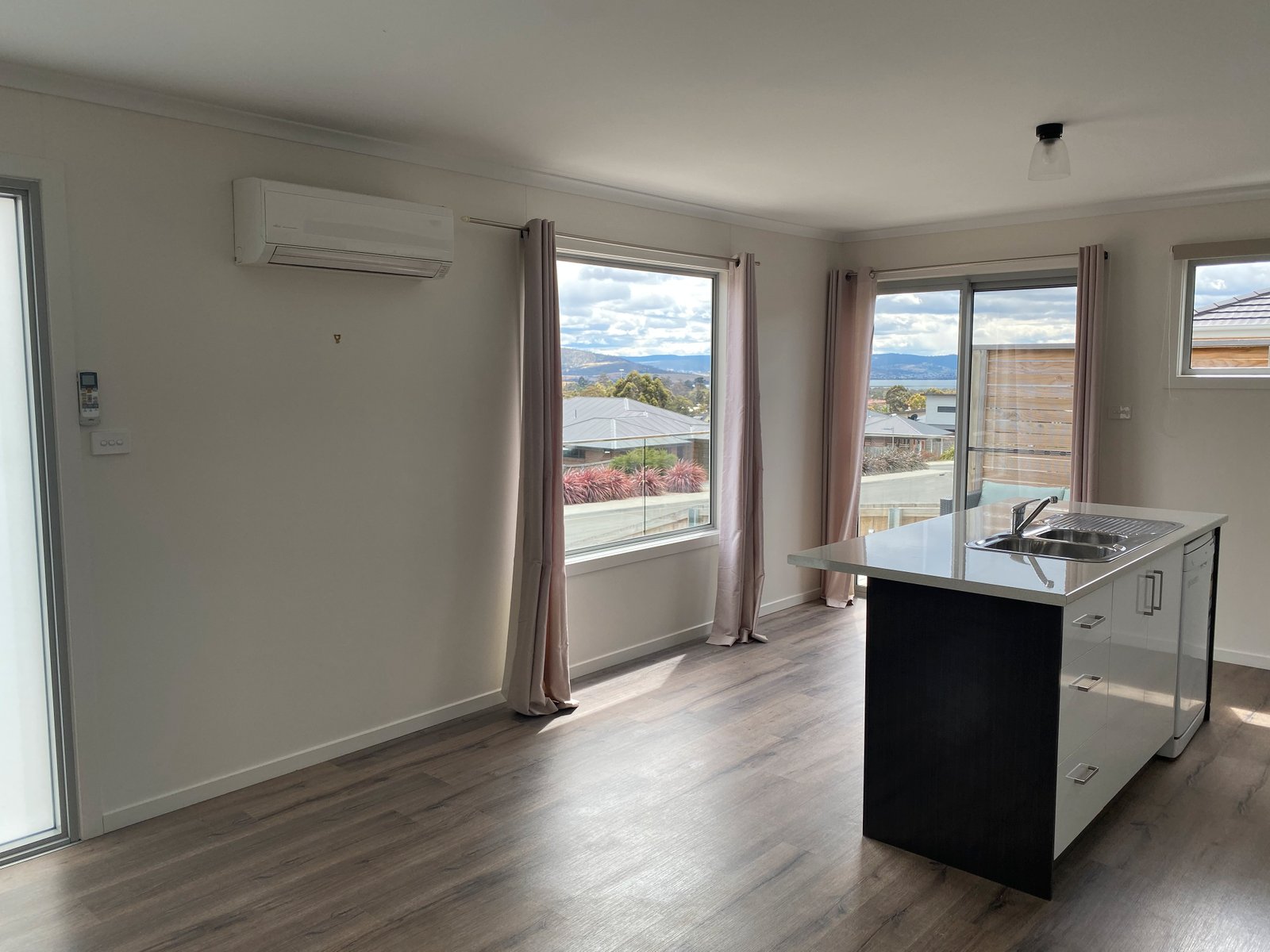 32 Camrise Drive CAMBRIDGE 4