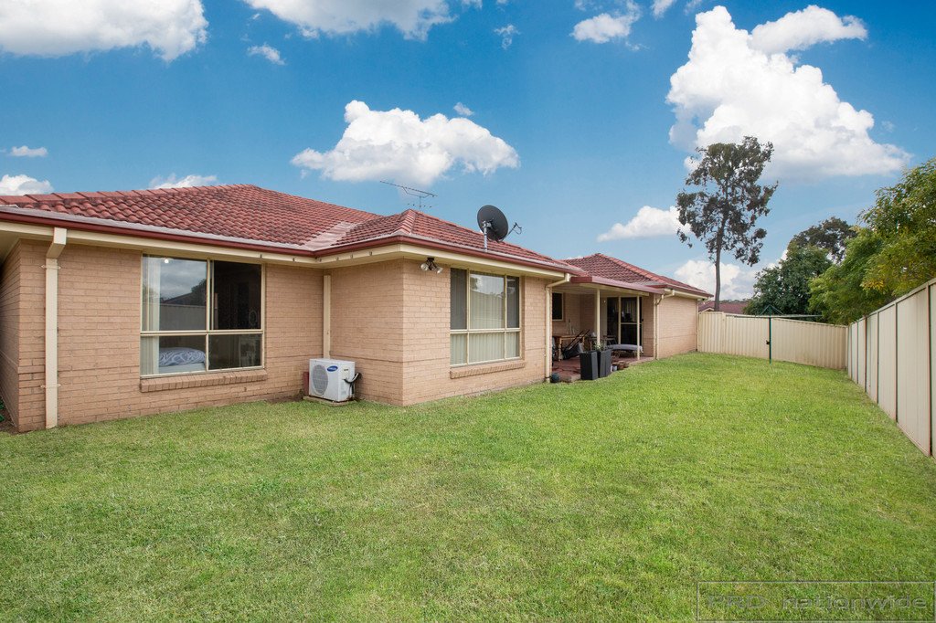 32 Carnarvon Circuit EAST MAITLAND 11