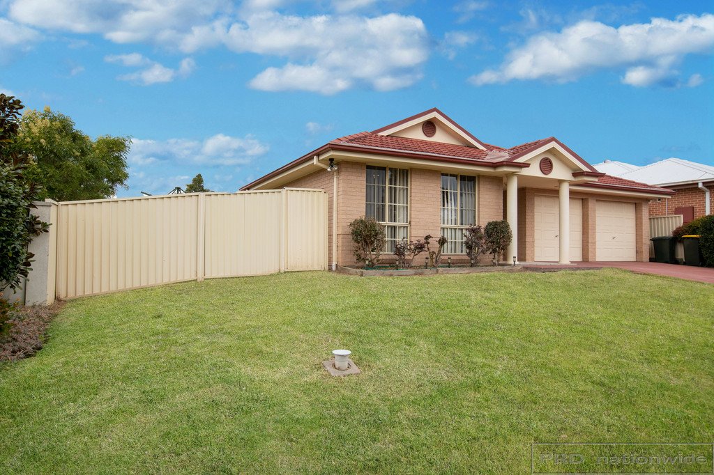 32 Carnarvon Circuit EAST MAITLAND 12