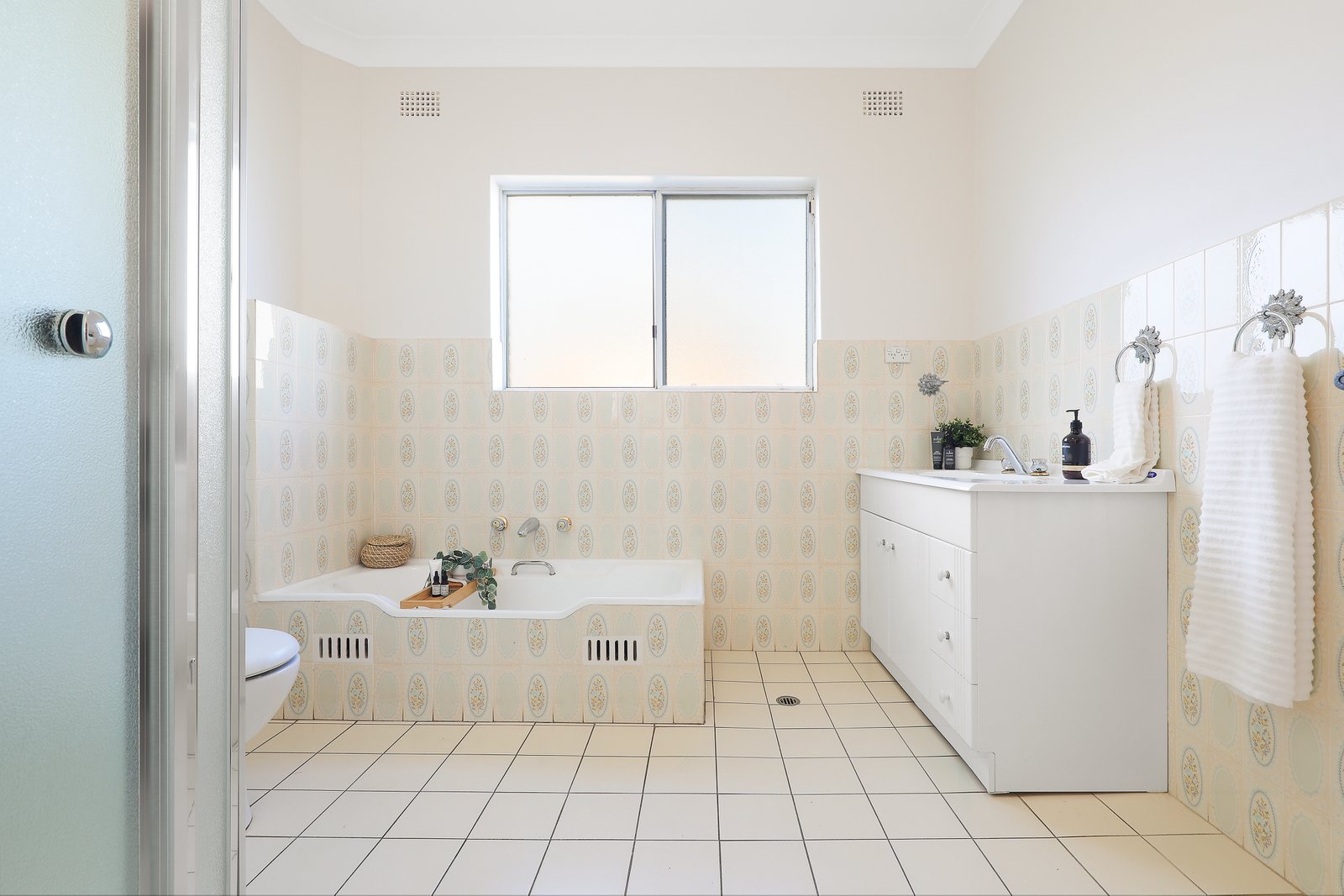 32 Chuter Avenue MONTEREY 10
