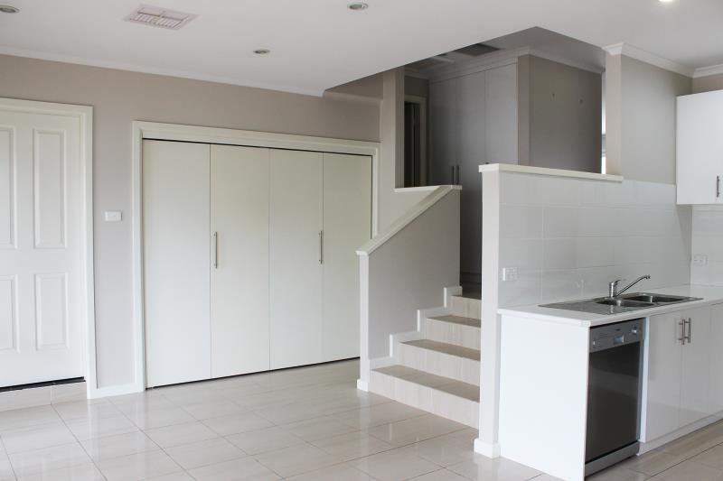 3/2 Cochrane Street KOORINGAL 4