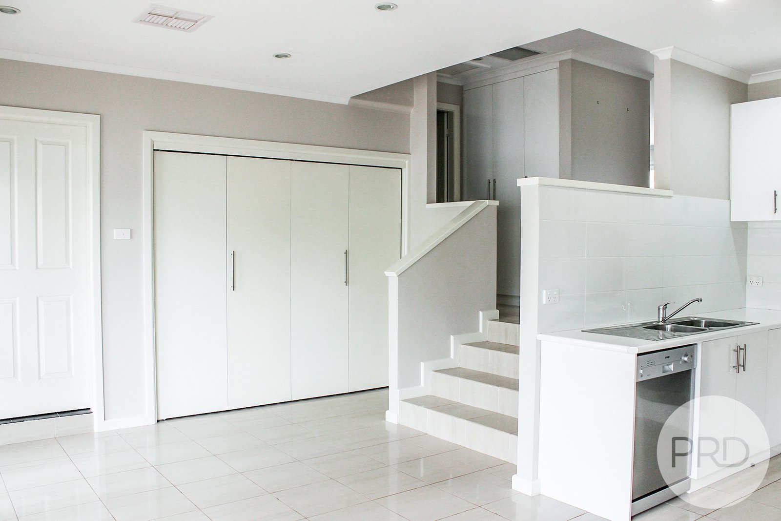 3/2 Cochrane Street KOORINGAL 5