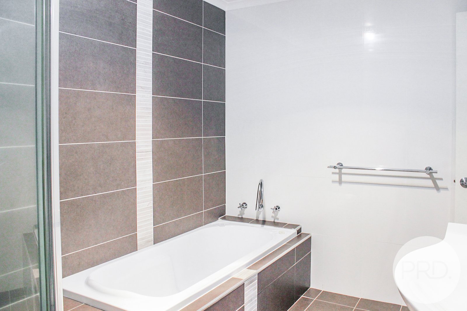 3/2 Cochrane Street KOORINGAL 9