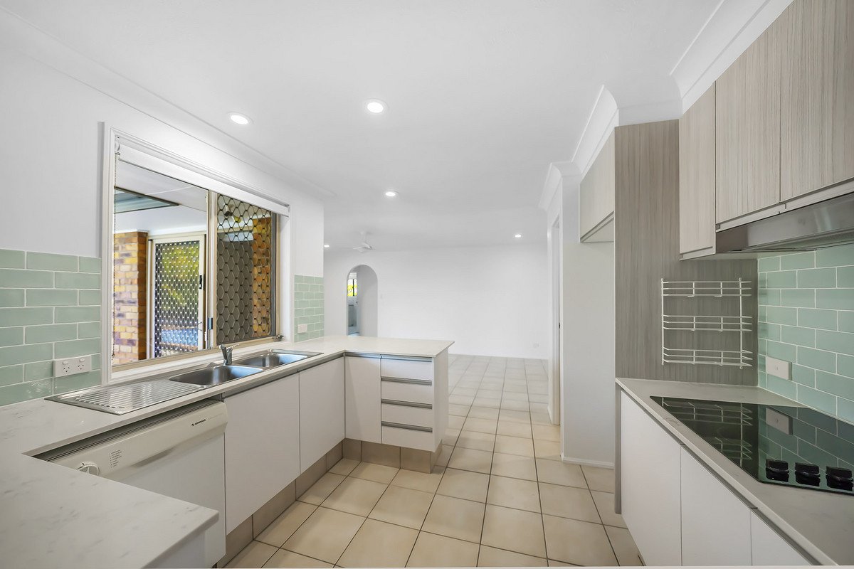 32 Coronet Crescent Burleigh Waters 5