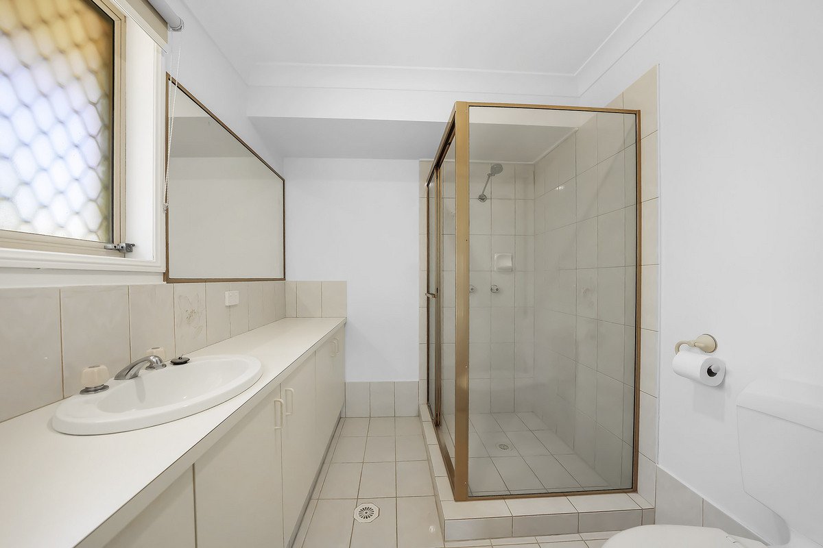 32 Coronet Crescent Burleigh Waters 8