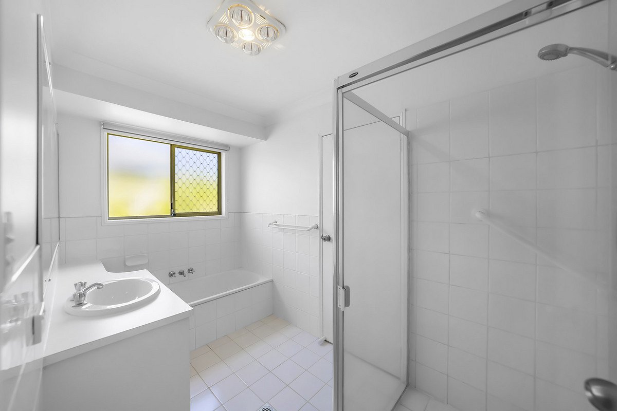 32 Coronet Crescent Burleigh Waters 12