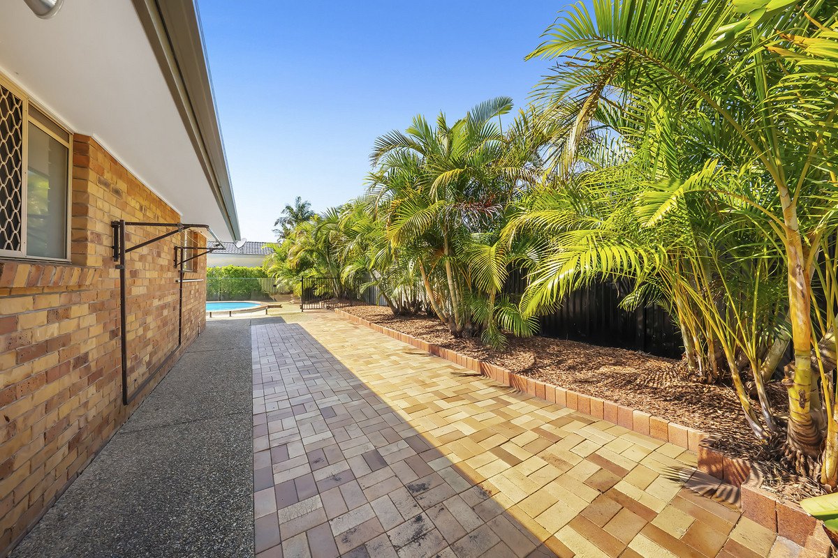 32 Coronet Crescent Burleigh Waters 13