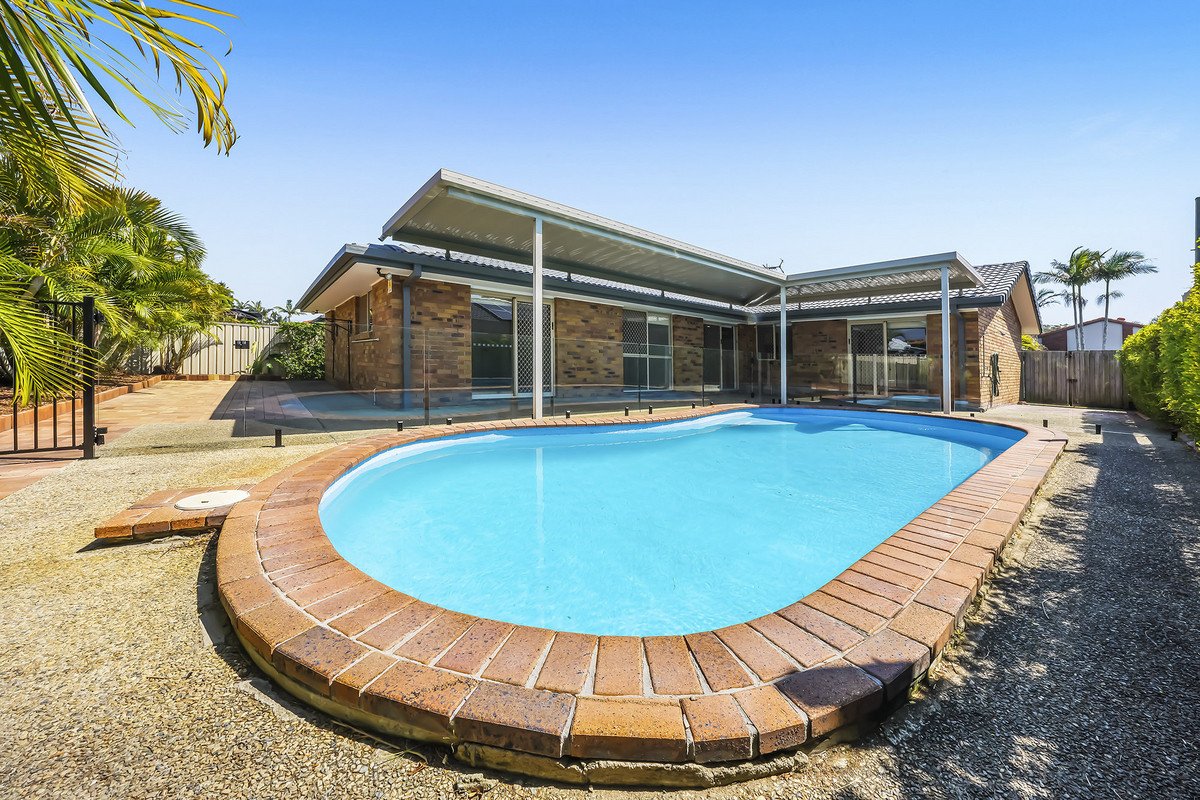 32 Coronet Crescent Burleigh Waters 14