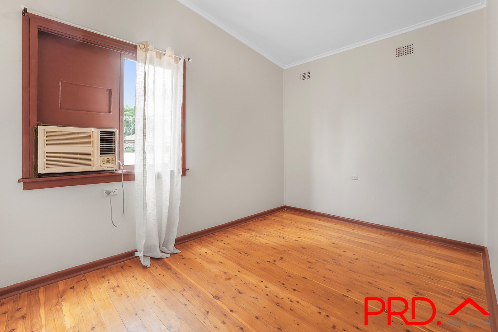 32 Cossa Street TAMWORTH 8