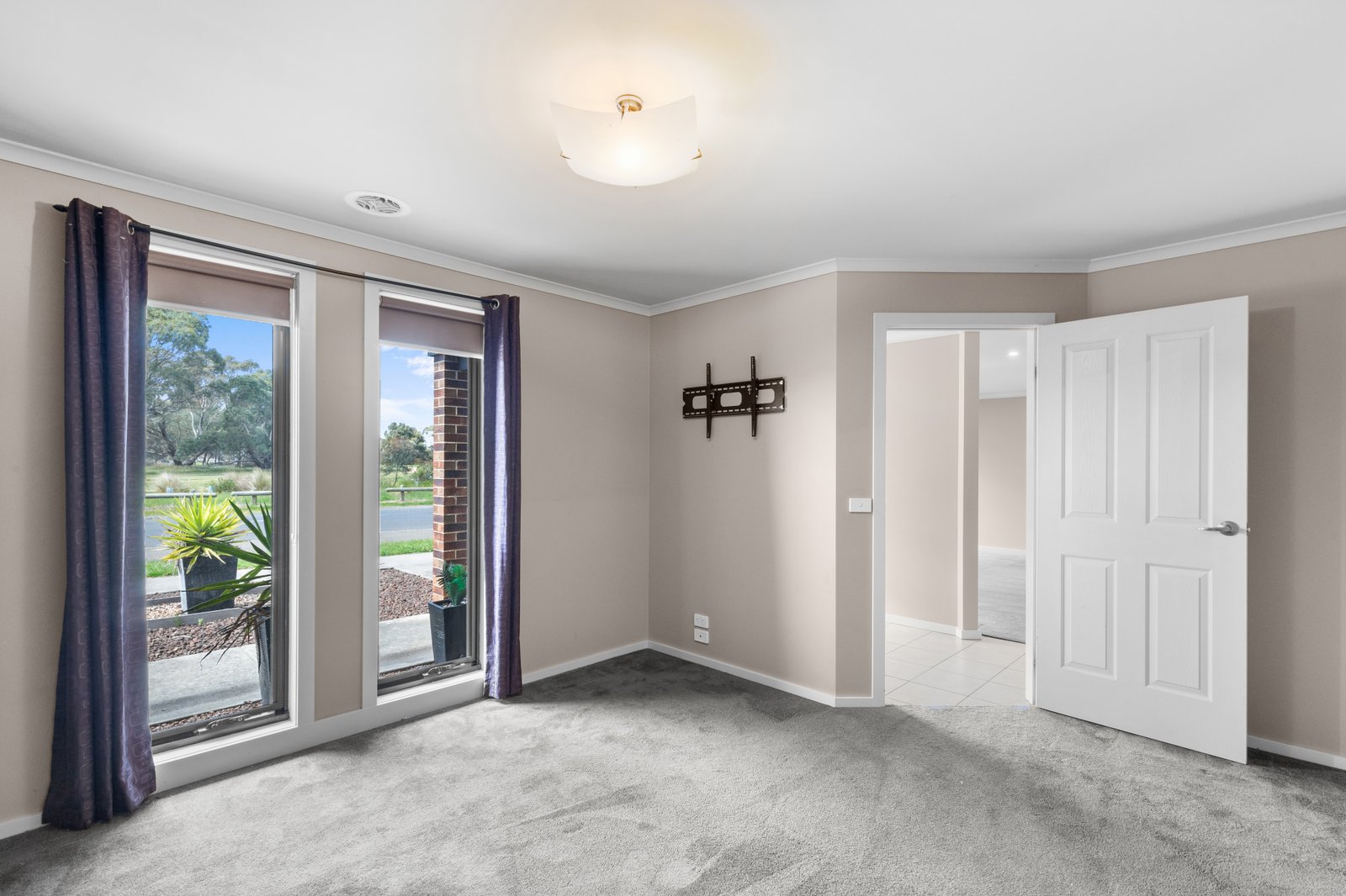 Gallery: 32 Crown Street