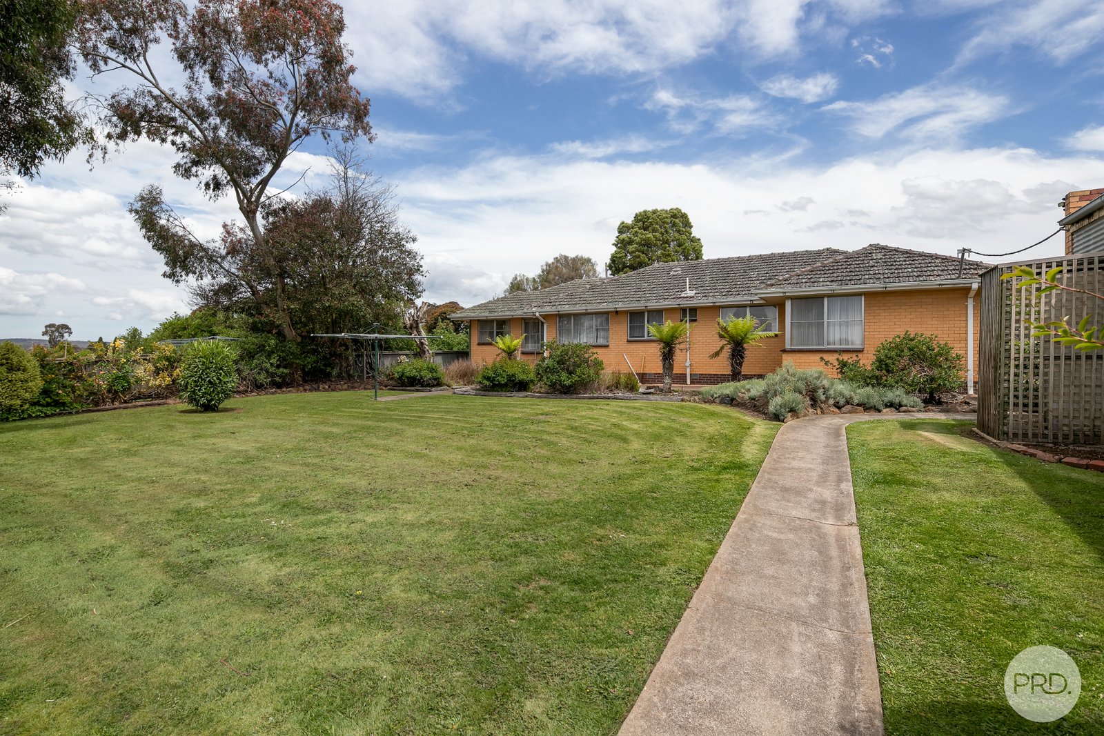 32 Cummins Road MOUNT ROWAN 9