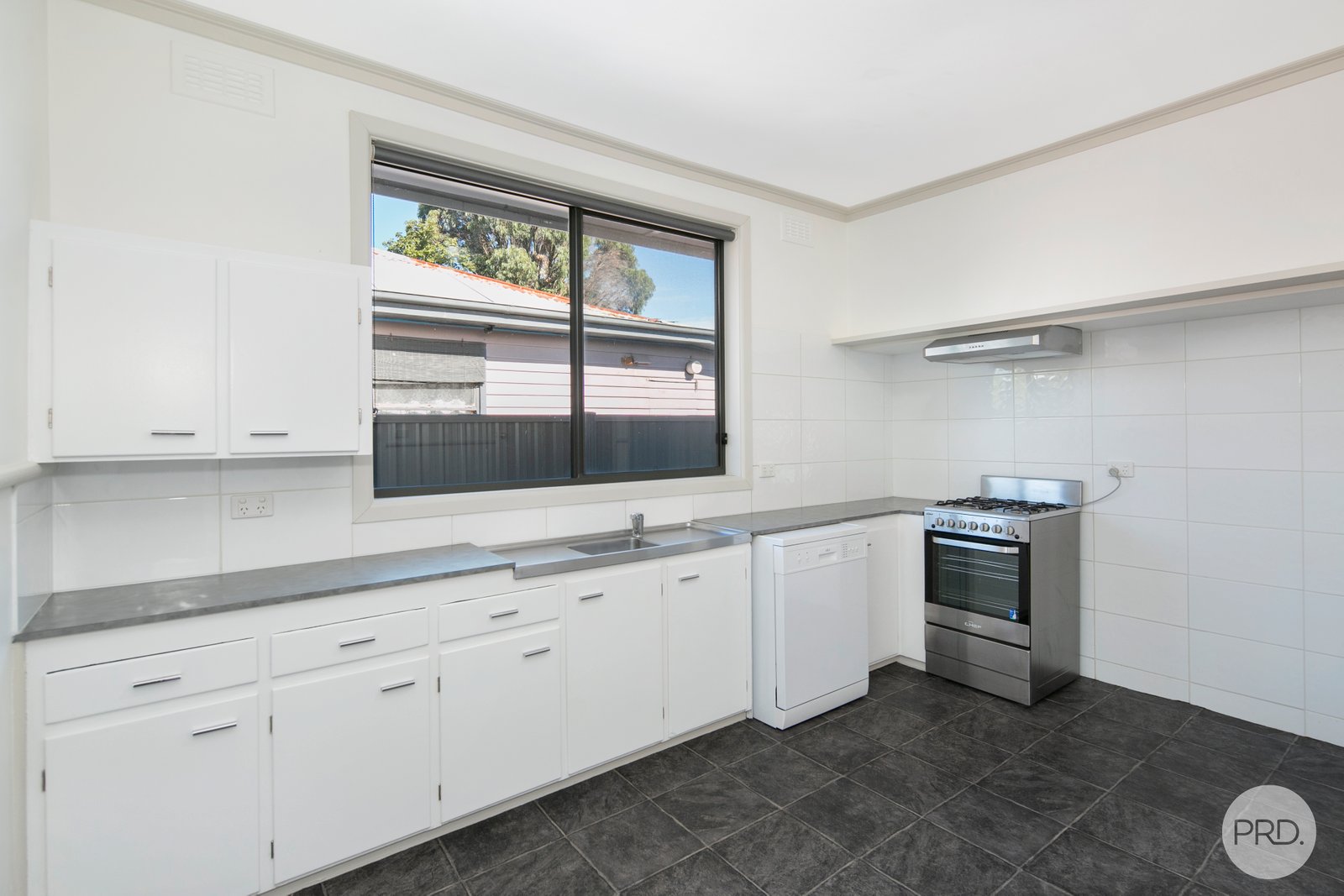 32 Cuthberts Road ALFREDTON 2