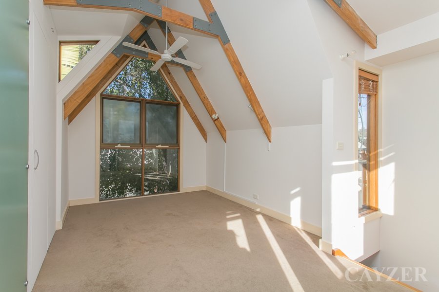 Gallery: 32 Derham Street