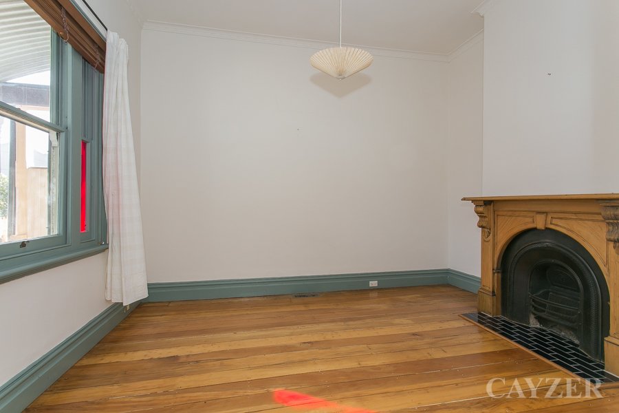 Gallery: 32 Derham Street