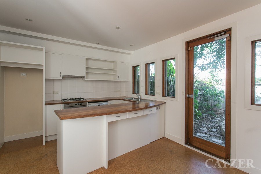 Gallery: 32 Derham Street