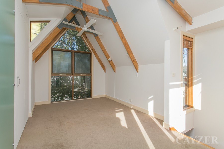 Gallery: 32 Derham Street