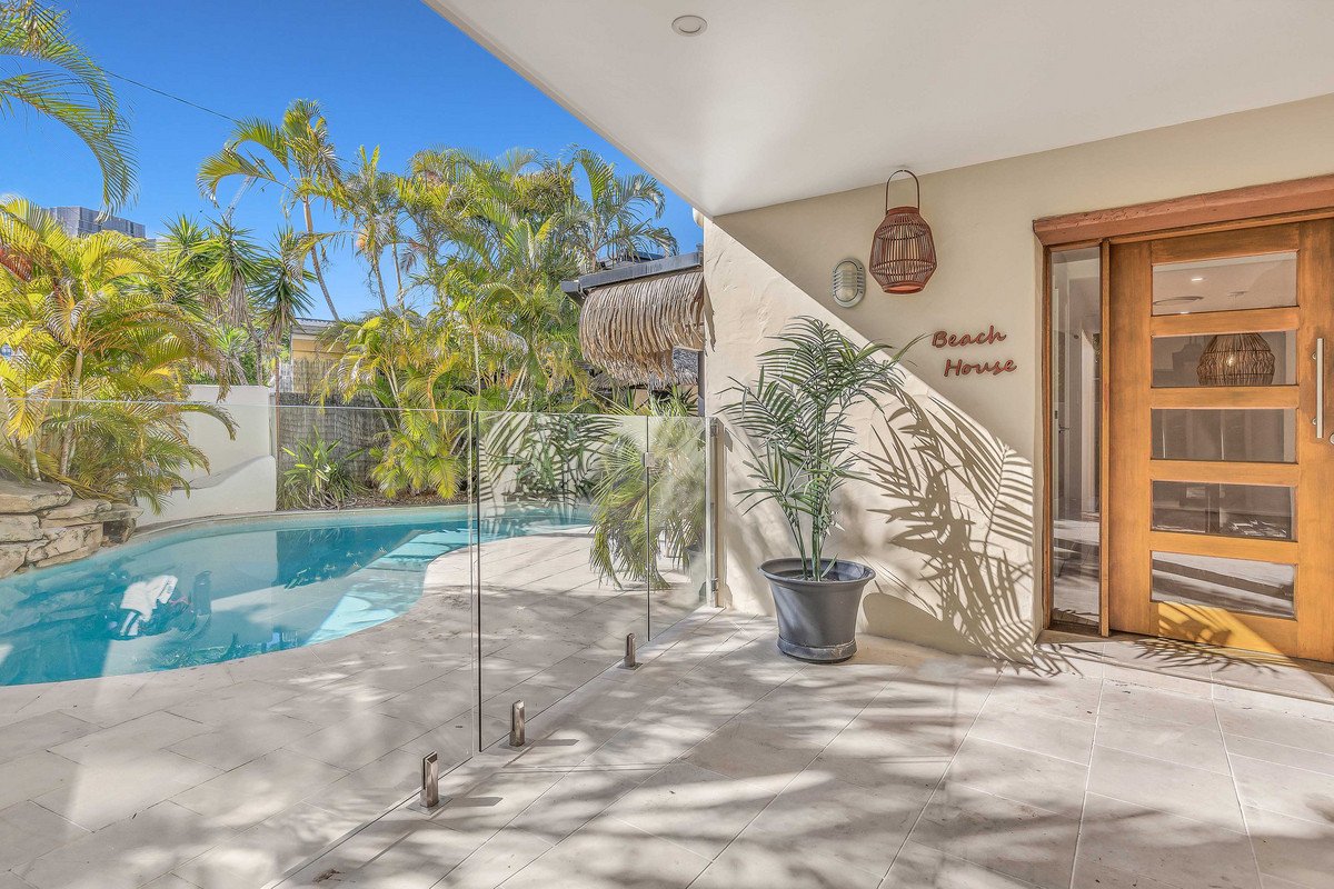 32 Diana Avenue Burleigh Heads 1