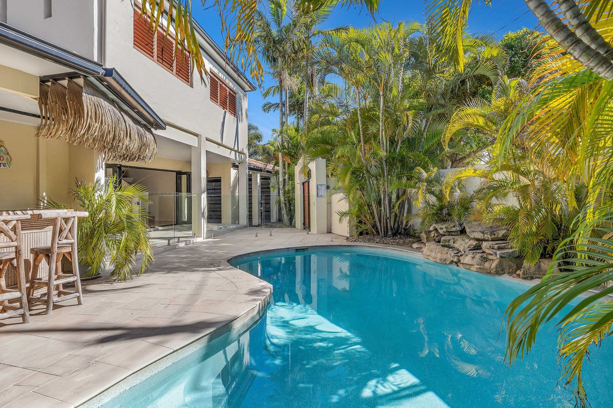 32 Diana Avenue Burleigh Heads 2