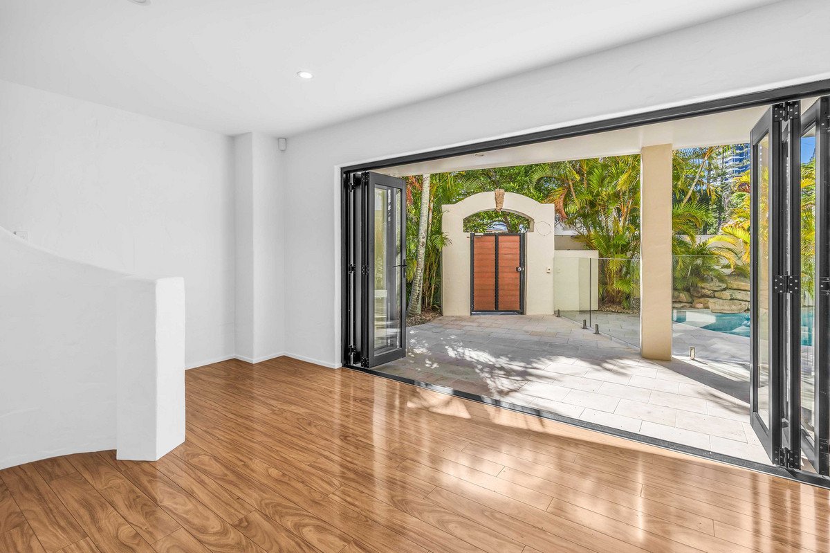 32 Diana Avenue Burleigh Heads 4