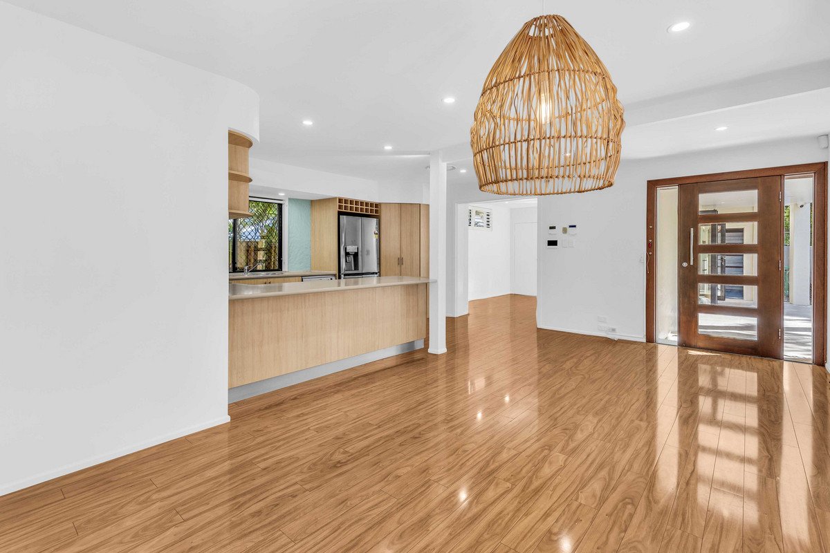 32 Diana Avenue Burleigh Heads 5